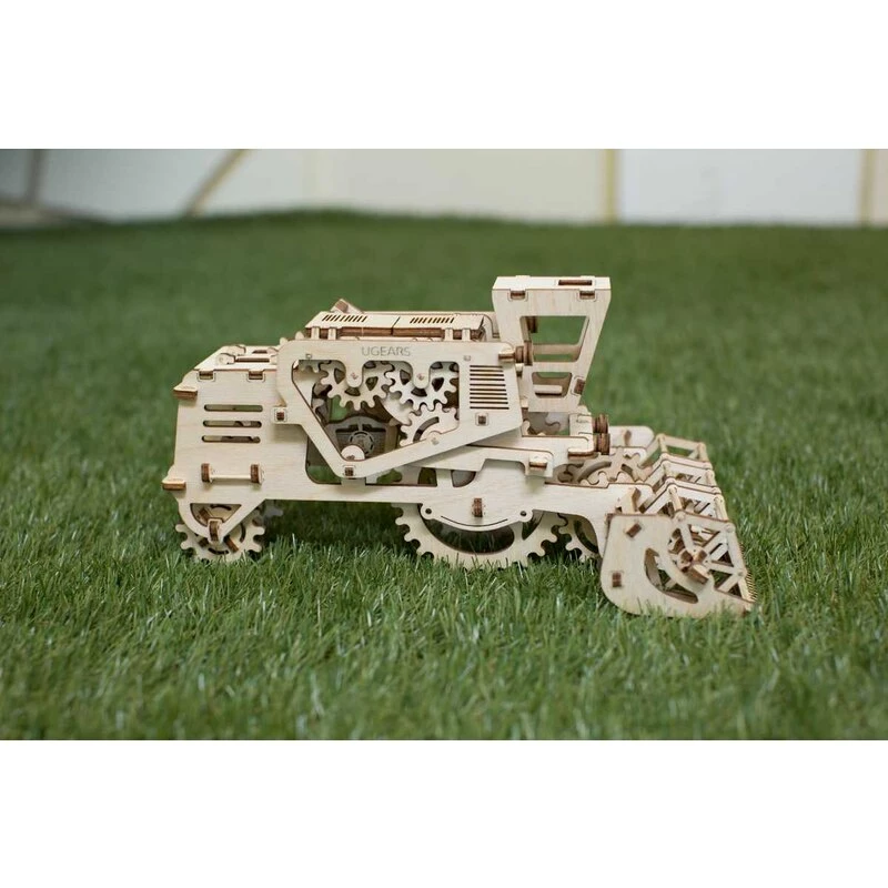UGEARS Maquette Moissonneuse-batteuse 10 UGEARS Maquette Moissonneuse-batteuse – Image 8